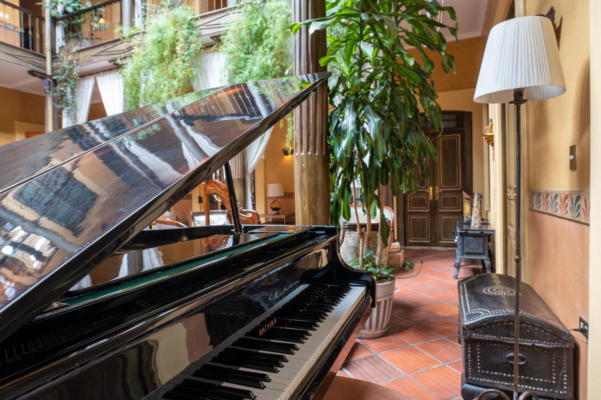 Mansion Alcazar Hotel 5*